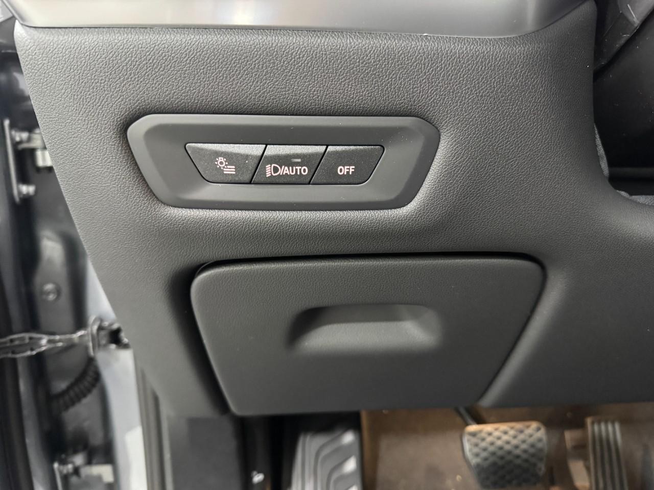 BMW X5 Vehicle Full-screen Gallery Image 30