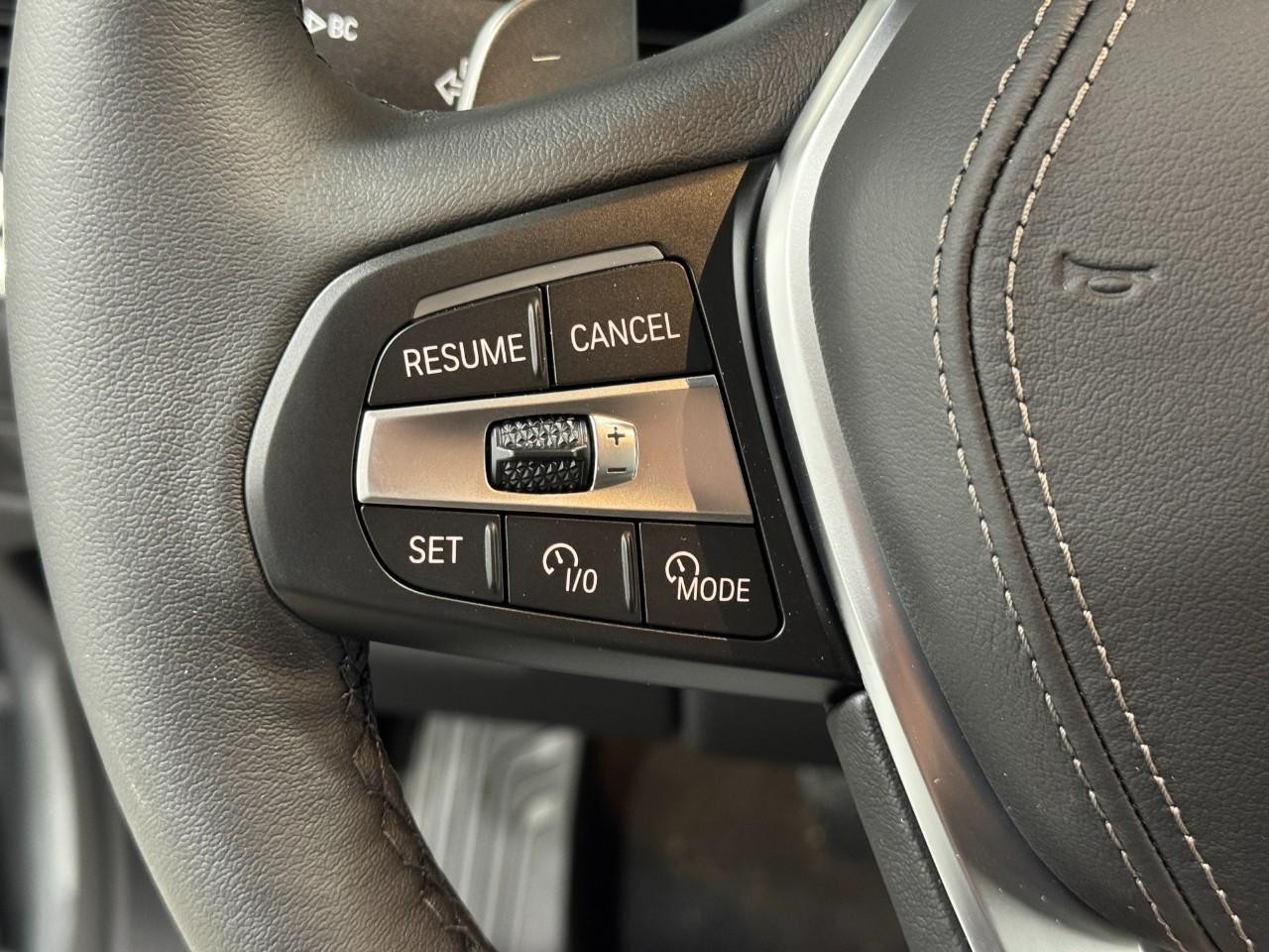 BMW X5 Vehicle Full-screen Gallery Image 31