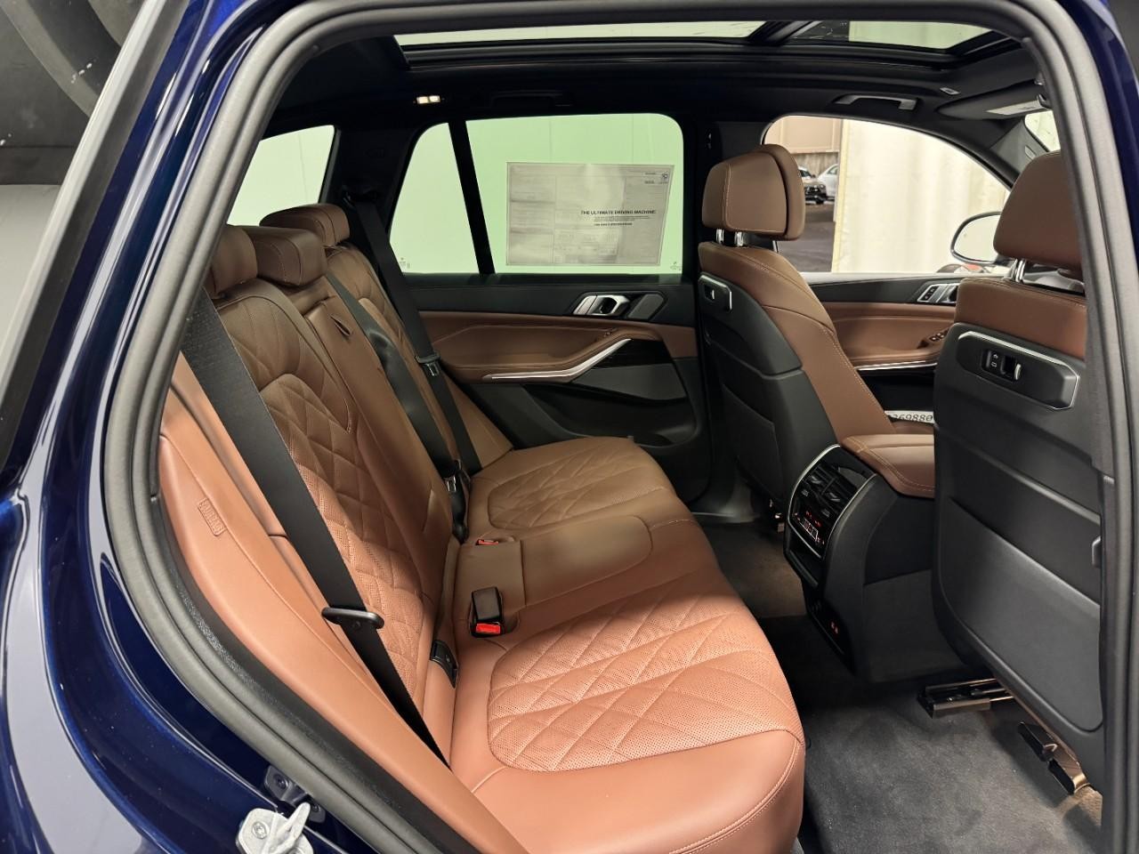 BMW X5 Vehicle Full-screen Gallery Image 10