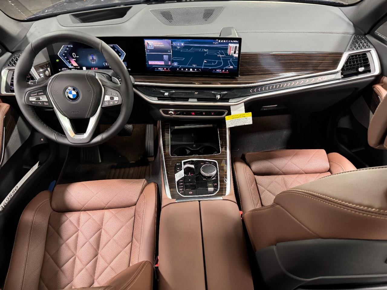 BMW X5 Vehicle Full-screen Gallery Image 13