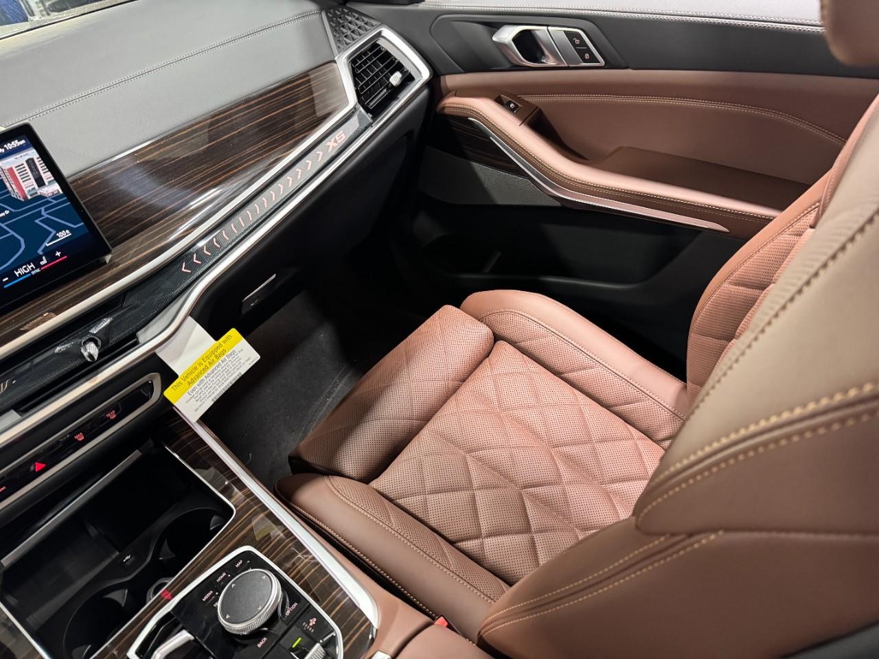 BMW X5 Vehicle Full-screen Gallery Image 17