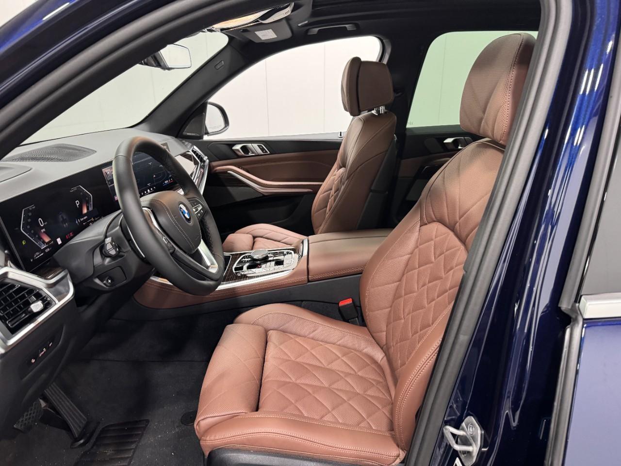 BMW X5 Vehicle Full-screen Gallery Image 27