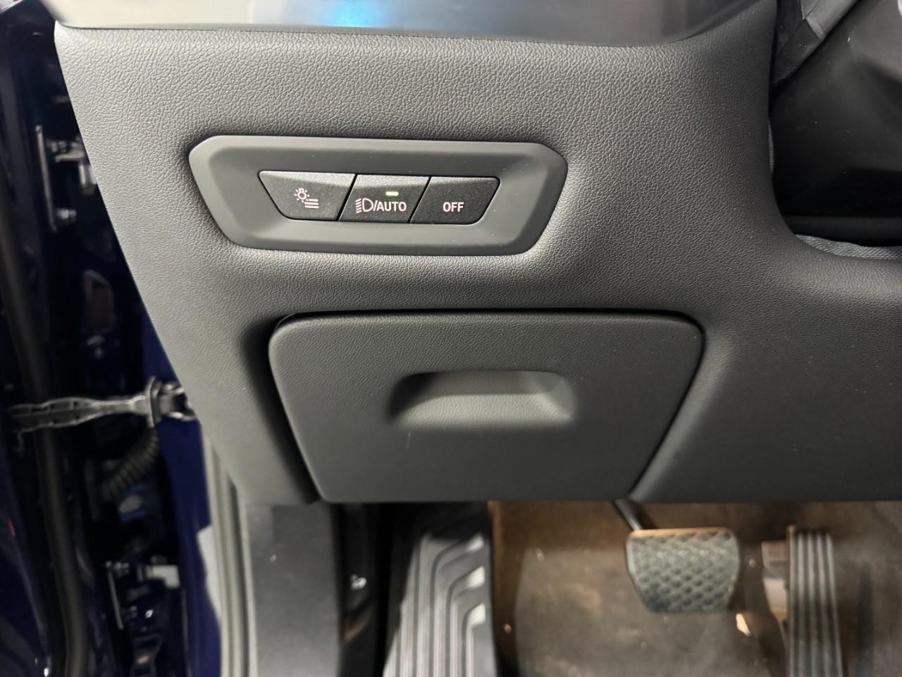 BMW X5 Vehicle Full-screen Gallery Image 30