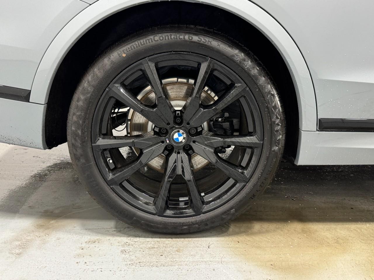 BMW X7 Vehicle Full-screen Gallery Image 5