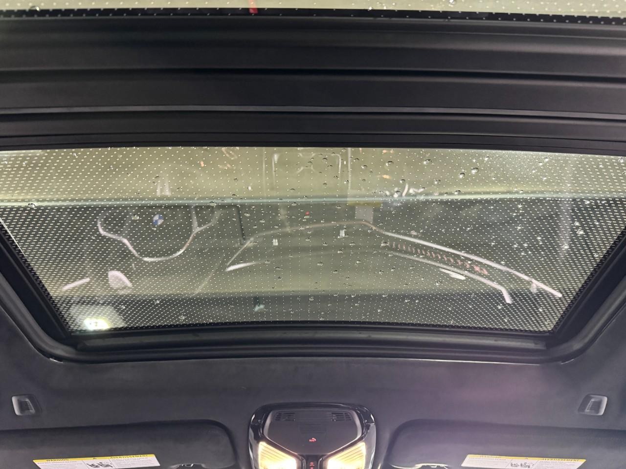 BMW X7 Vehicle Full-screen Gallery Image 14