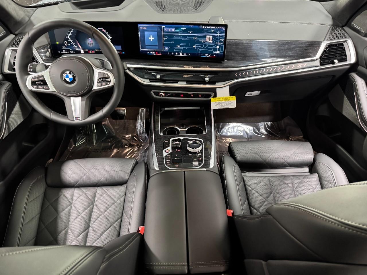 BMW X7 Vehicle Full-screen Gallery Image 15