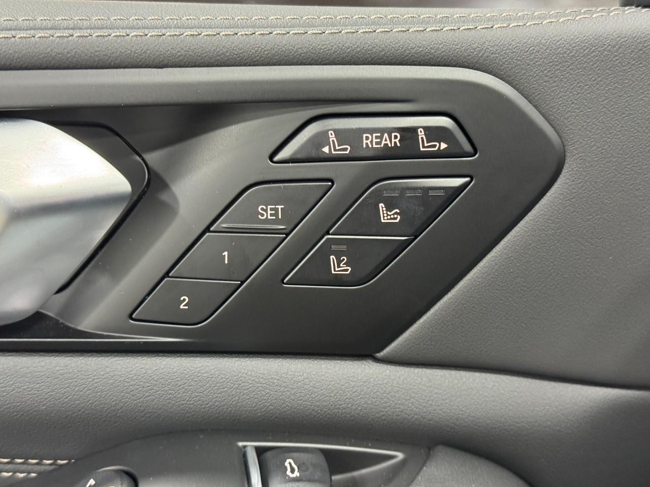 BMW X7 Vehicle Full-screen Gallery Image 27