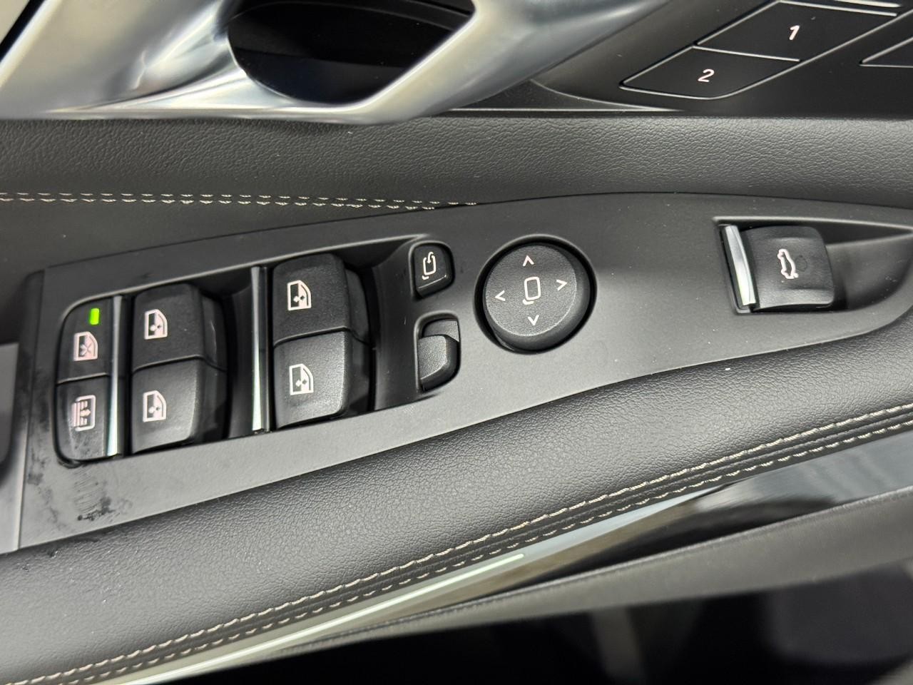 BMW X7 Vehicle Full-screen Gallery Image 29