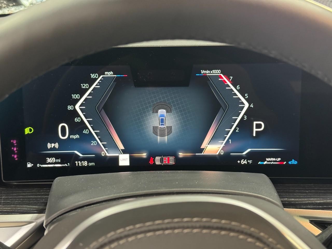 BMW X7 Vehicle Full-screen Gallery Image 36