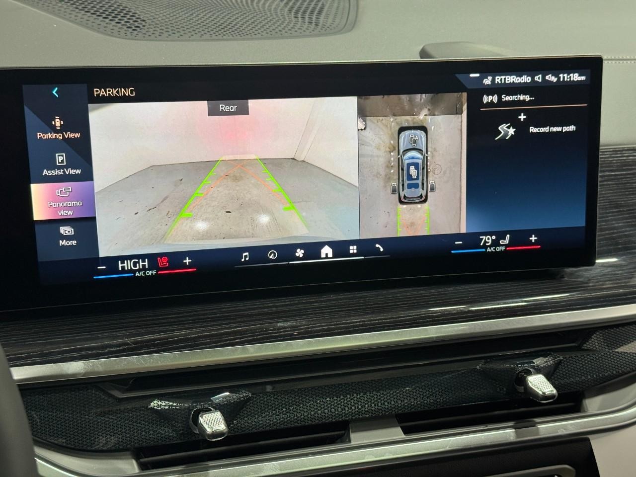 BMW X7 Vehicle Full-screen Gallery Image 37