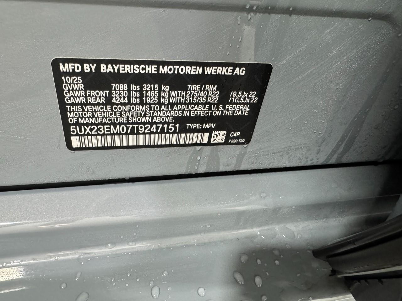 BMW X7 Vehicle Full-screen Gallery Image 38