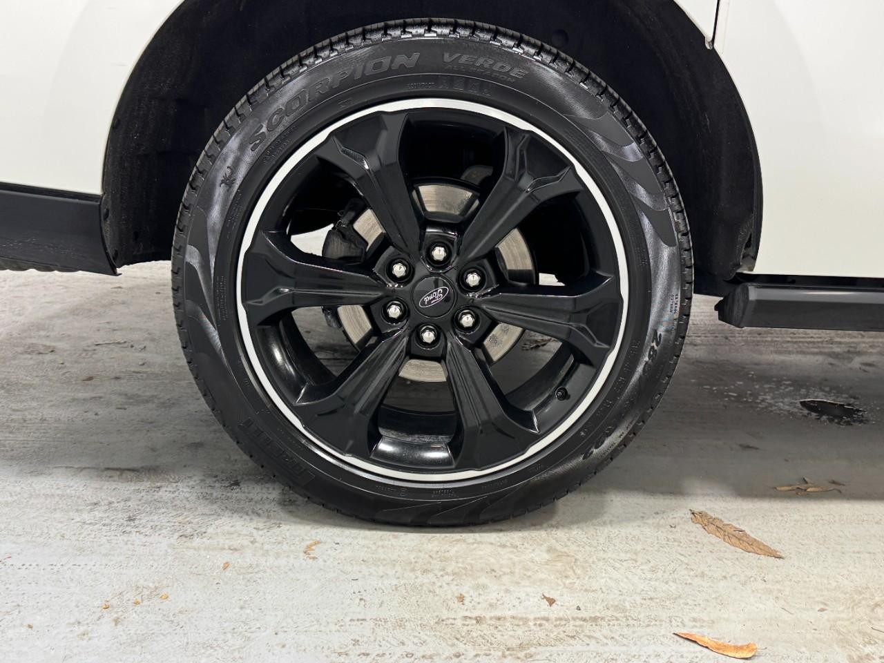 Ford Expedition Max Vehicle Full-screen Gallery Image 5