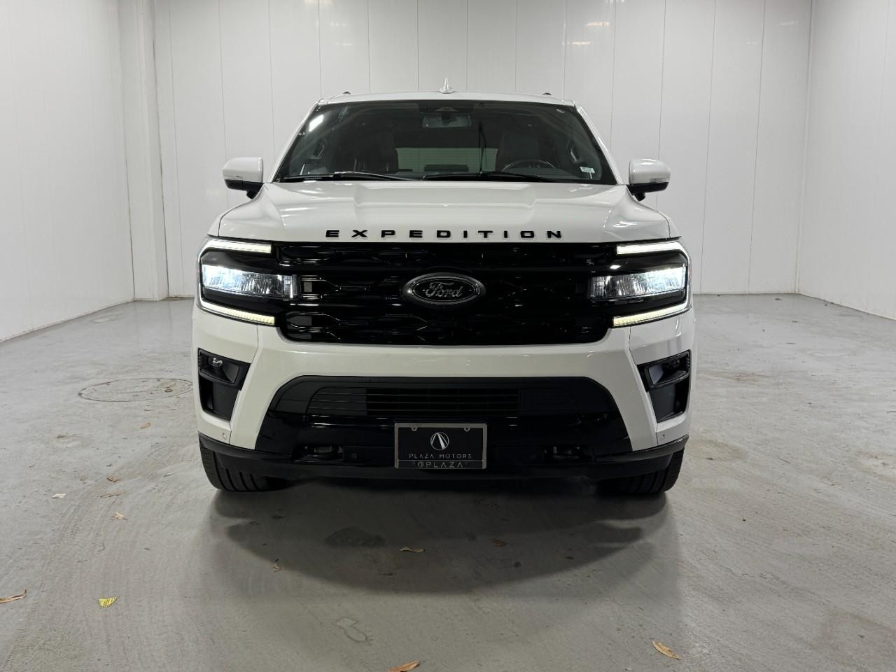 Ford Expedition Max Vehicle Full-screen Gallery Image 7