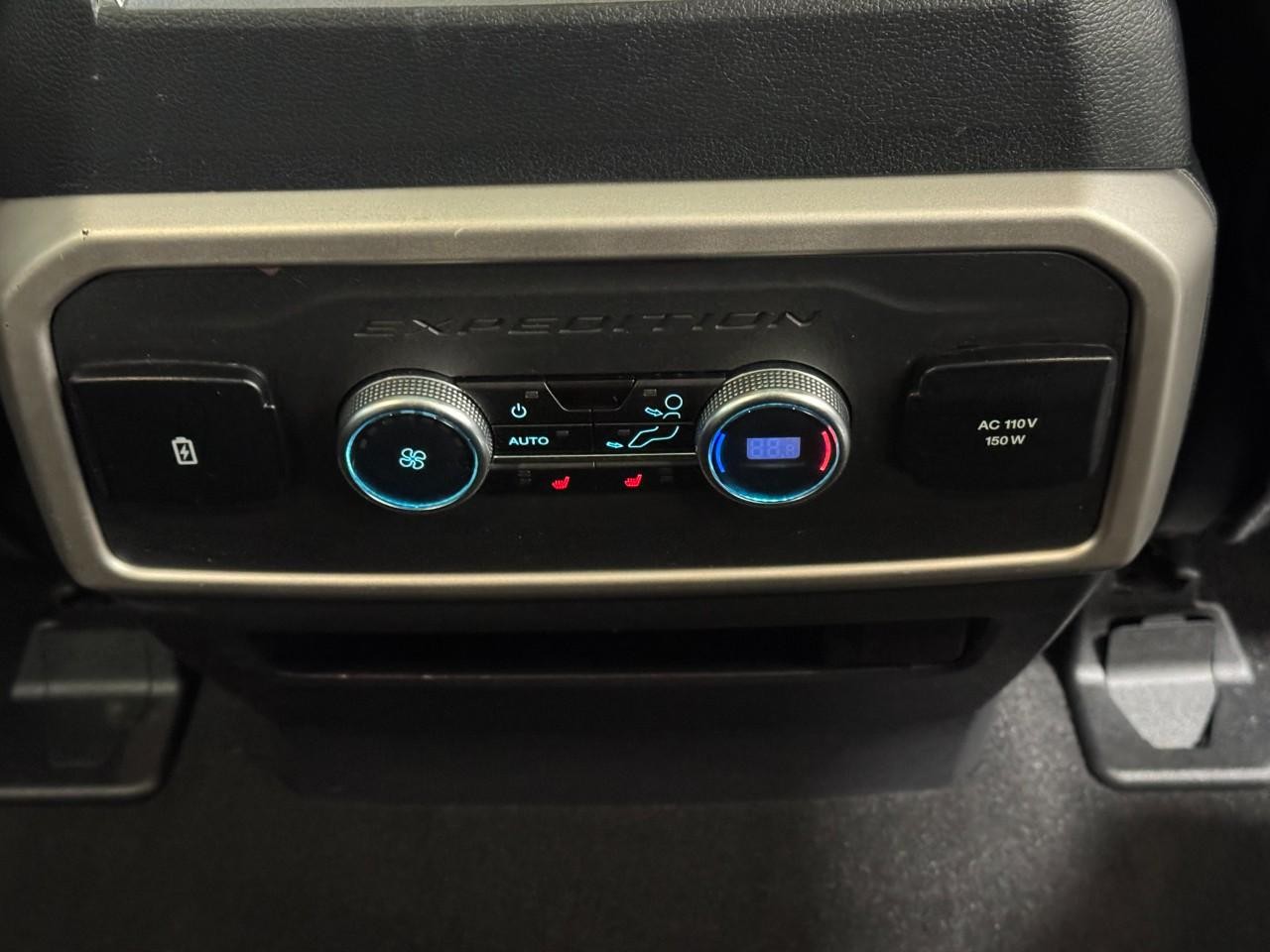 Ford Expedition Max Vehicle Full-screen Gallery Image 13