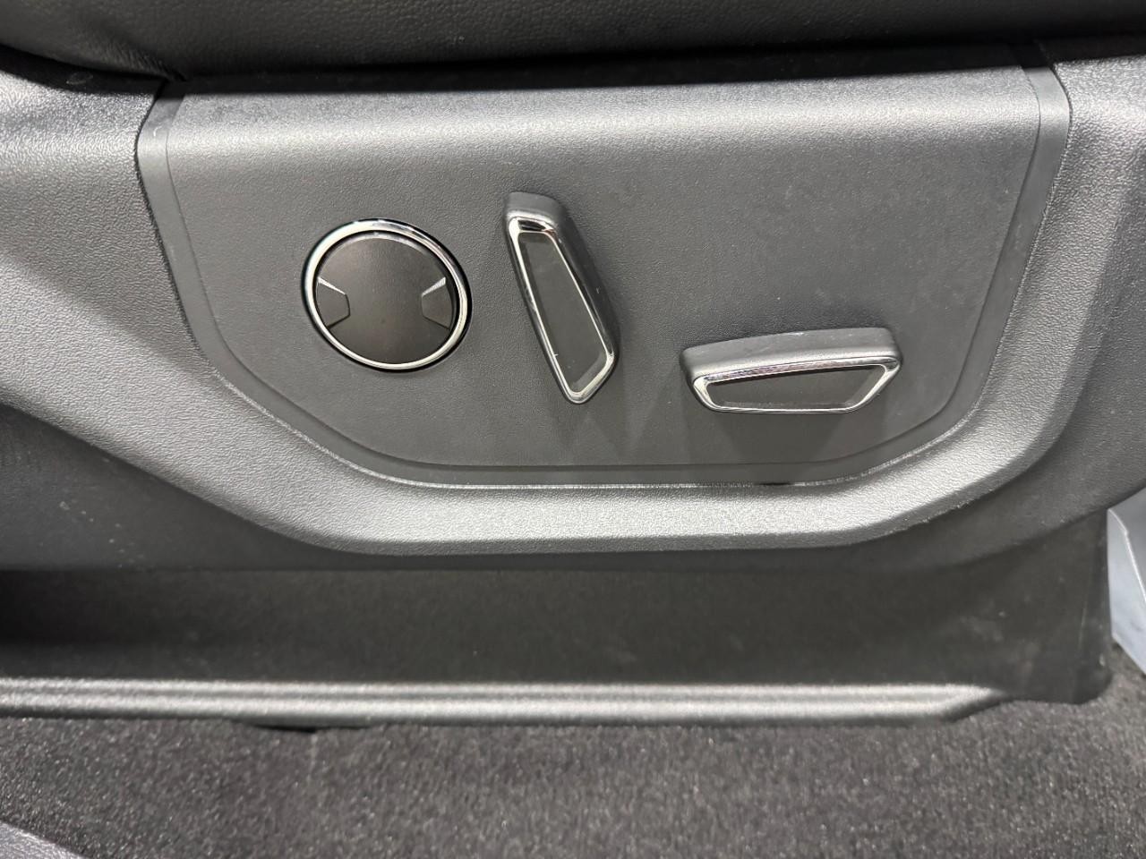 Ford Expedition Max Vehicle Full-screen Gallery Image 23