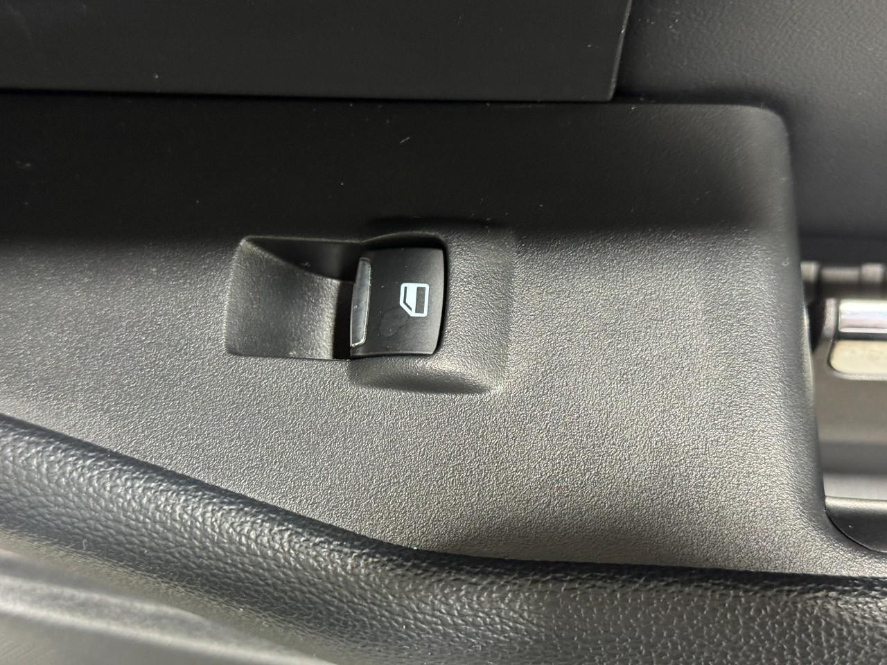 Ford Expedition Max Vehicle Full-screen Gallery Image 25