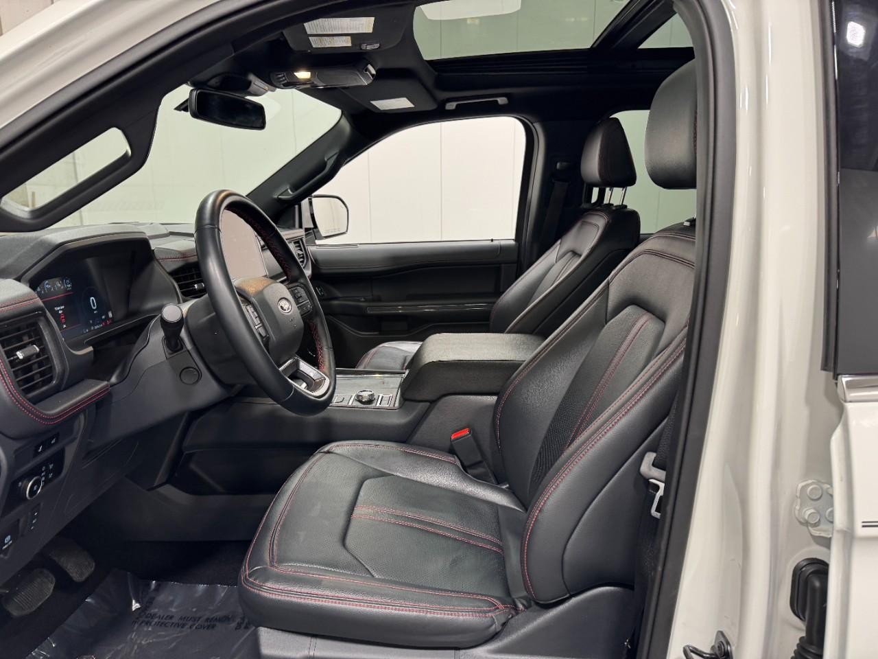 Ford Expedition Max Vehicle Full-screen Gallery Image 28