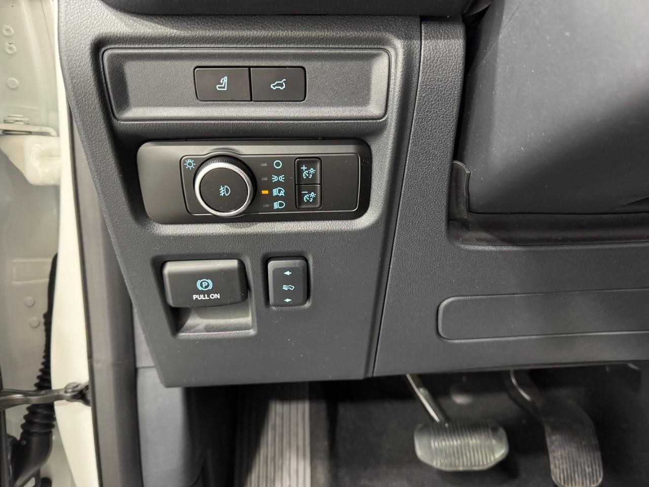 Ford Expedition Max Vehicle Full-screen Gallery Image 31