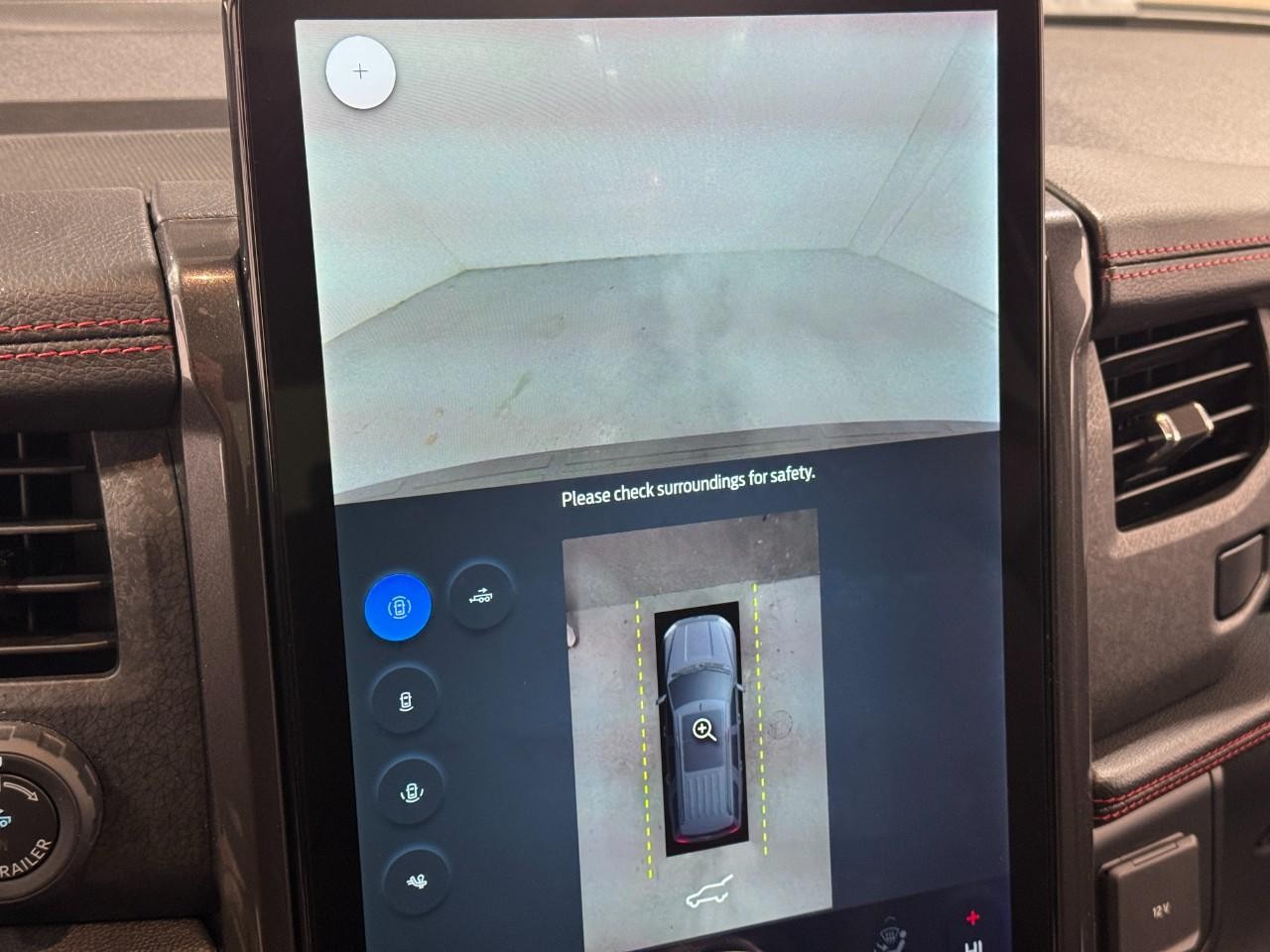 Ford Expedition Max Vehicle Full-screen Gallery Image 35