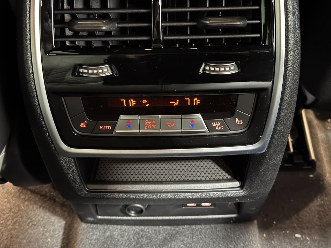 BMW X5 Vehicle Full-screen Gallery Image 11