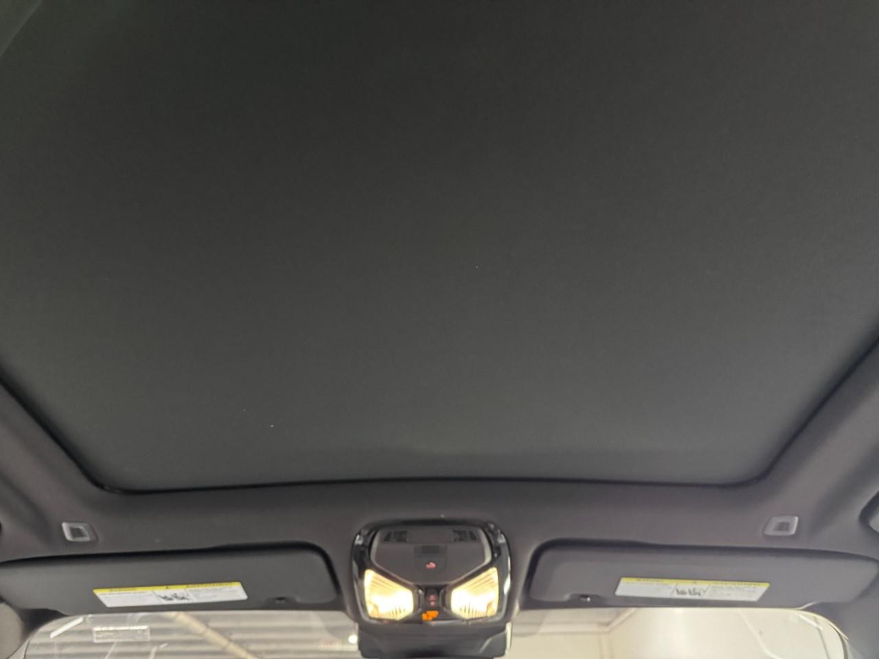 BMW X5 Vehicle Full-screen Gallery Image 12