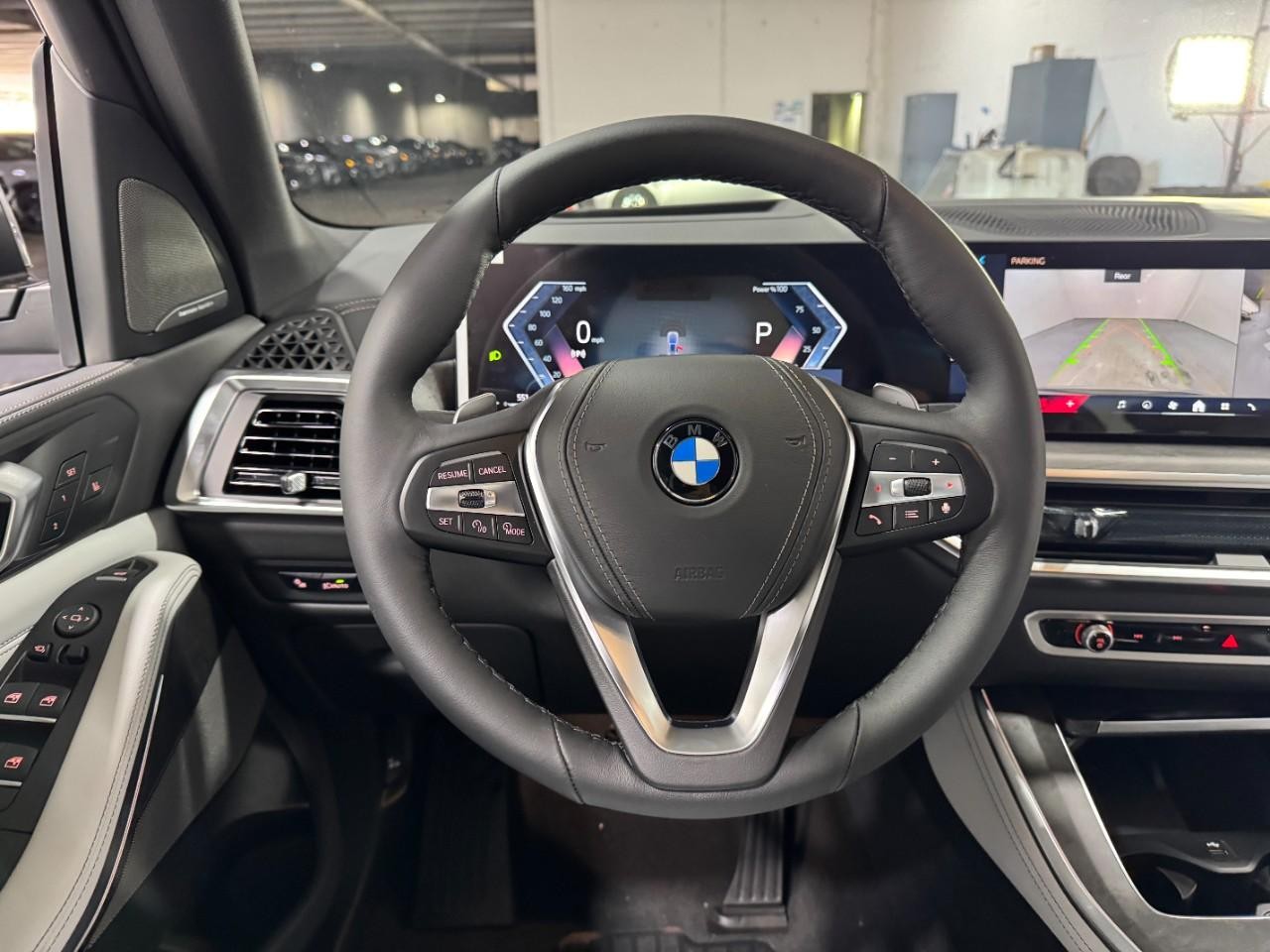 BMW X5 Vehicle Full-screen Gallery Image 14