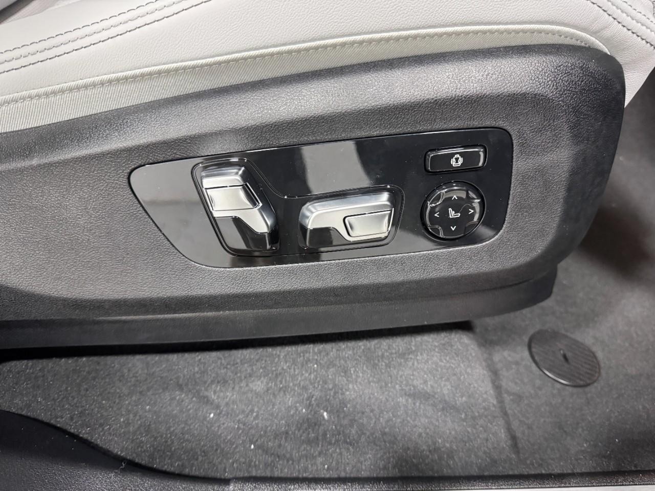 BMW X5 Vehicle Full-screen Gallery Image 20