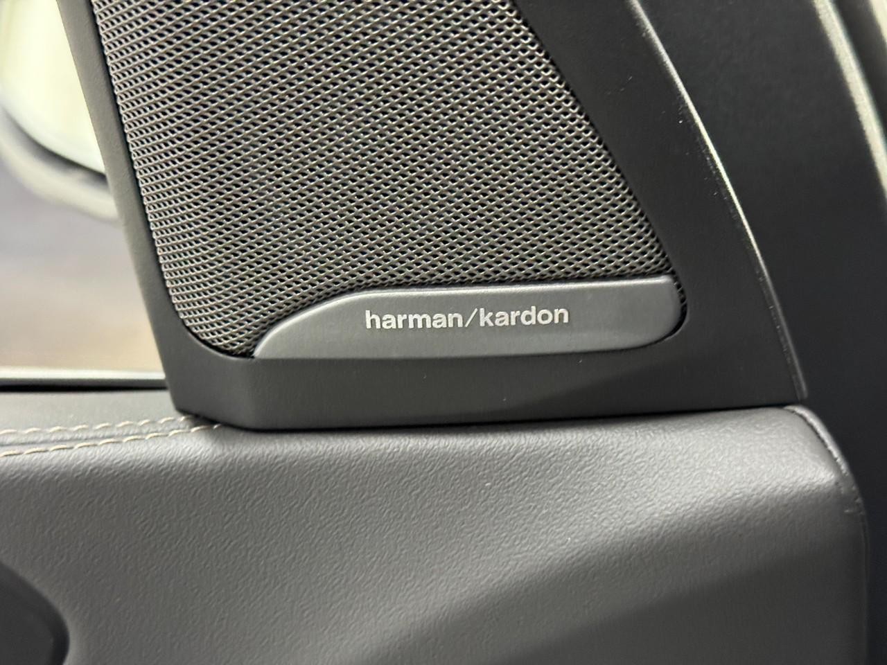 BMW X5 Vehicle Full-screen Gallery Image 23