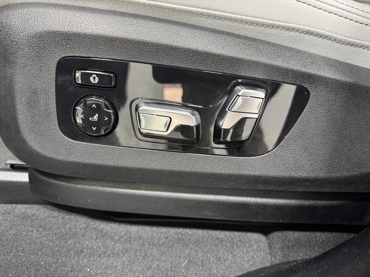 BMW X5 Vehicle Full-screen Gallery Image 29