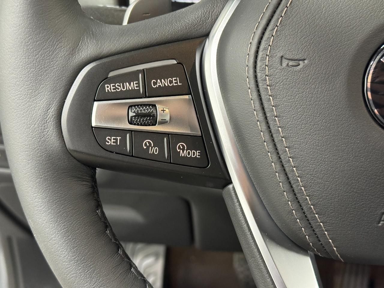 BMW X5 Vehicle Full-screen Gallery Image 31