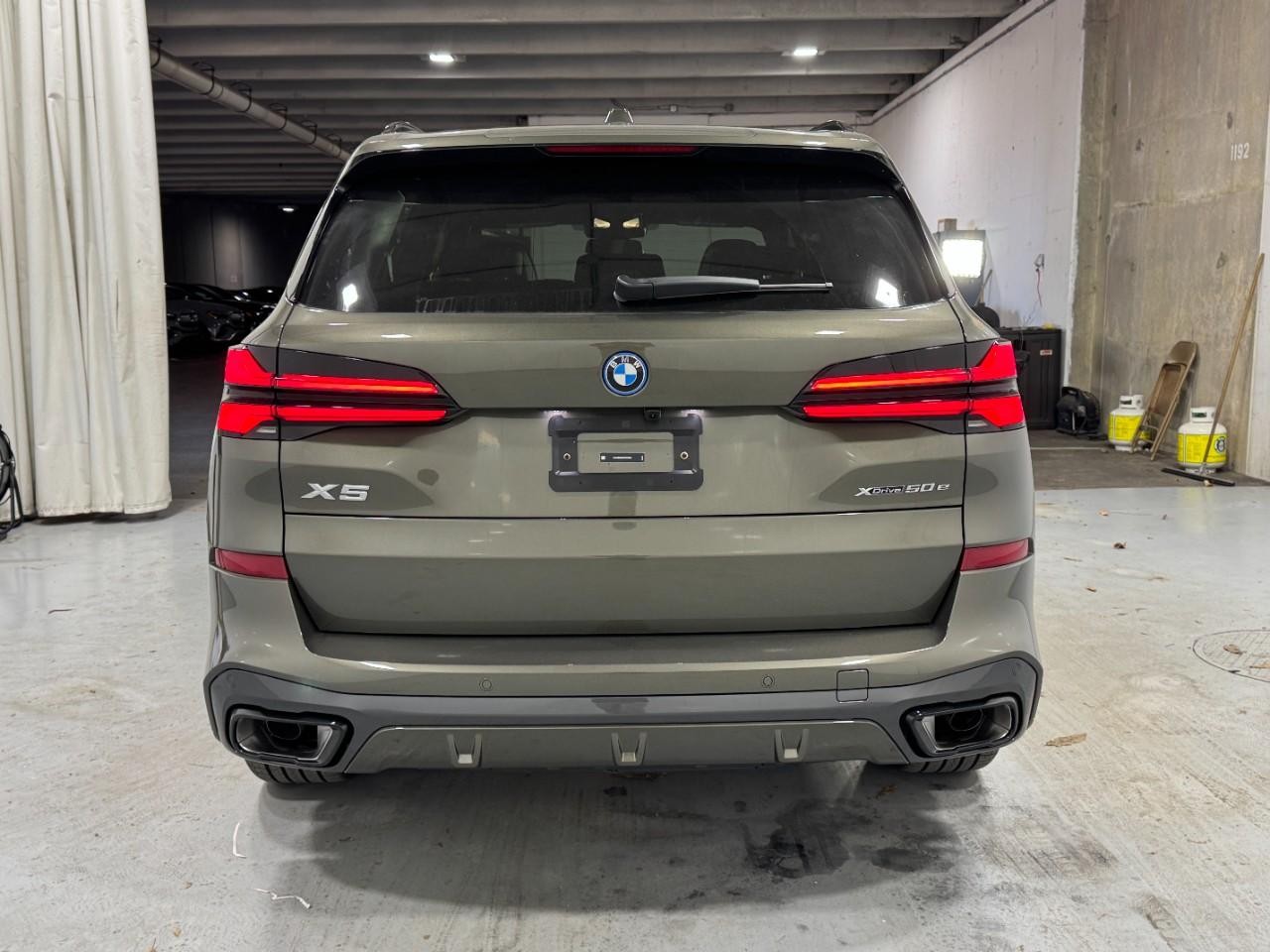 BMW X5 Vehicle Full-screen Gallery Image 9