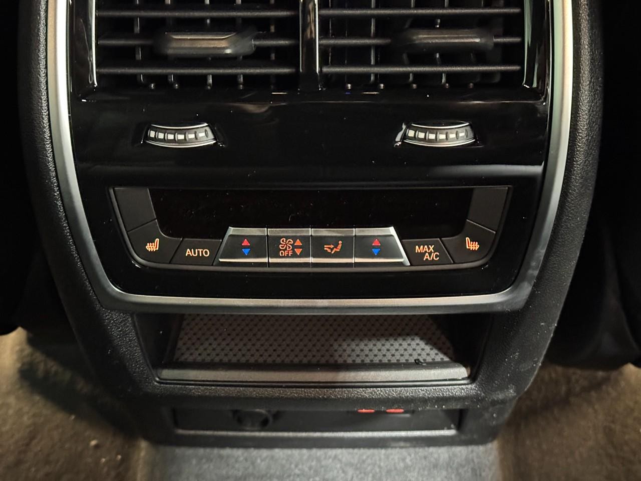 BMW X5 Vehicle Full-screen Gallery Image 11