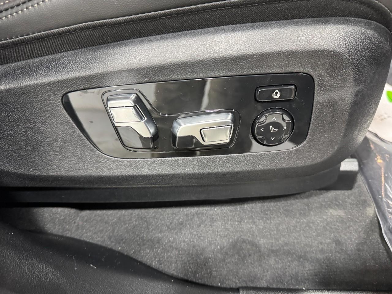 BMW X5 Vehicle Full-screen Gallery Image 20