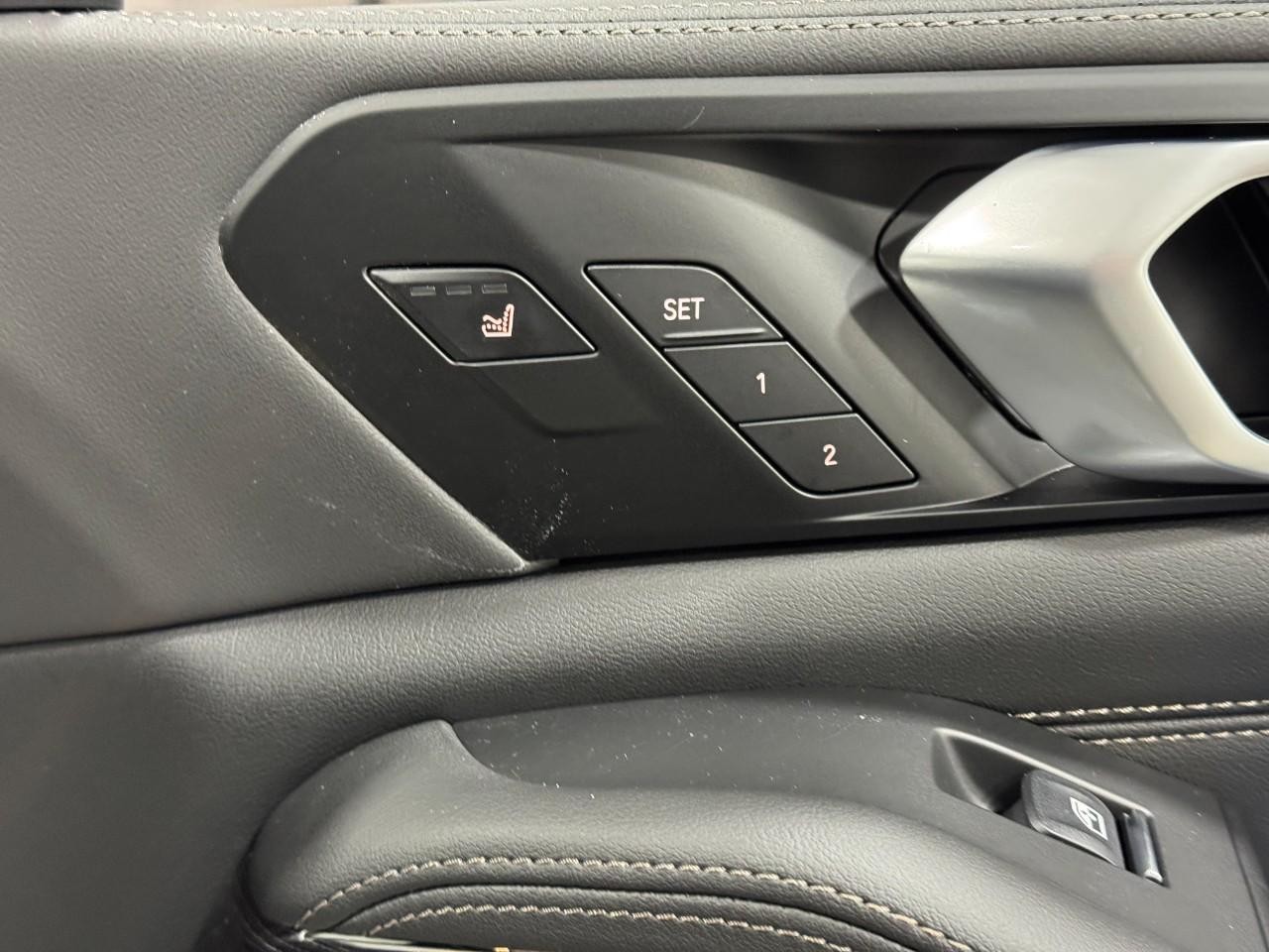 BMW X5 Vehicle Full-screen Gallery Image 21