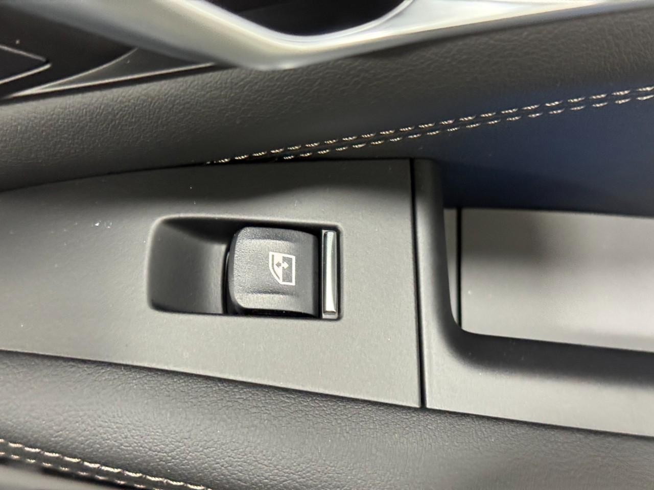 BMW X5 Vehicle Full-screen Gallery Image 23