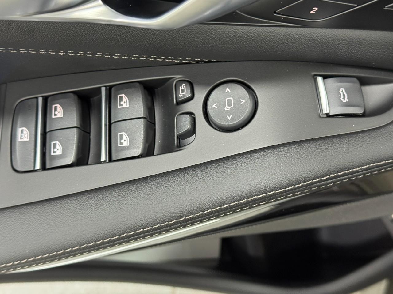 BMW X5 Vehicle Full-screen Gallery Image 27