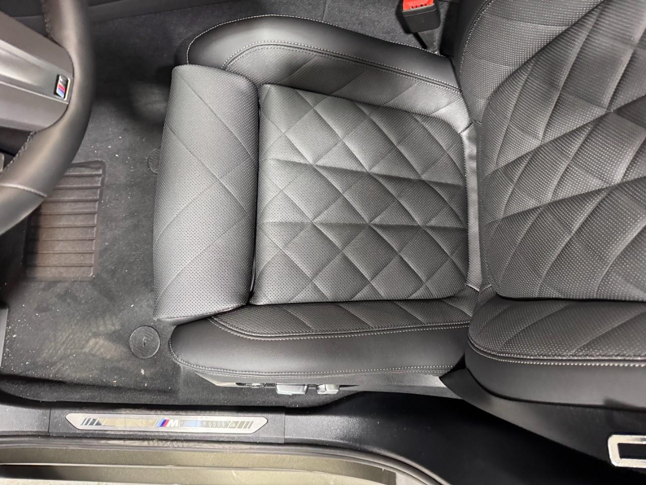 BMW X5 Vehicle Full-screen Gallery Image 30