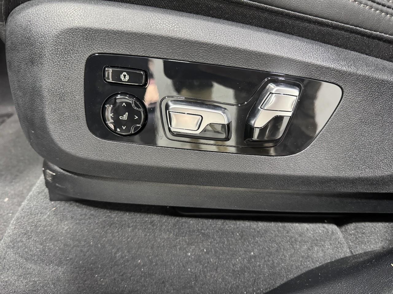 BMW X5 Vehicle Full-screen Gallery Image 31