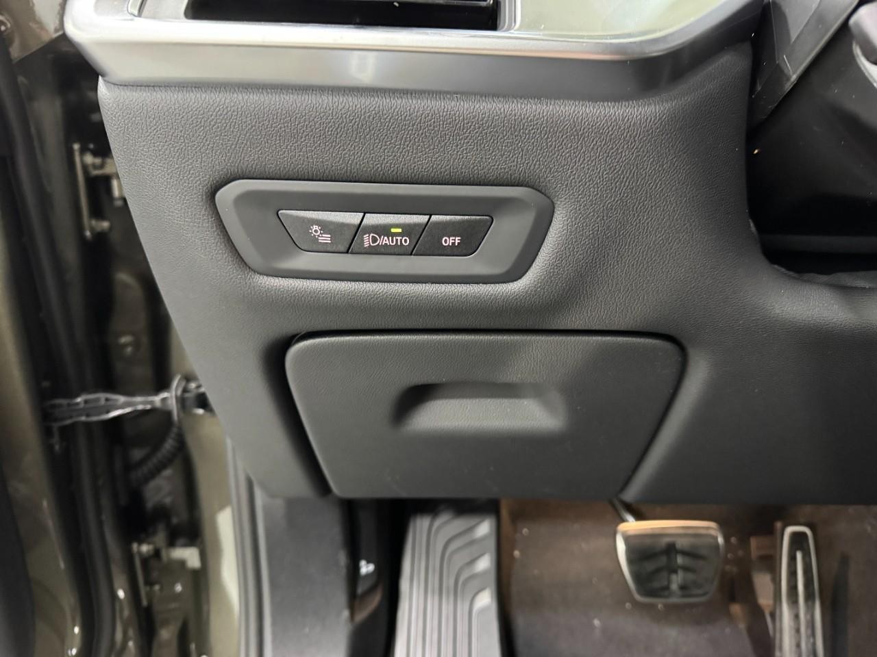 BMW X5 Vehicle Full-screen Gallery Image 32