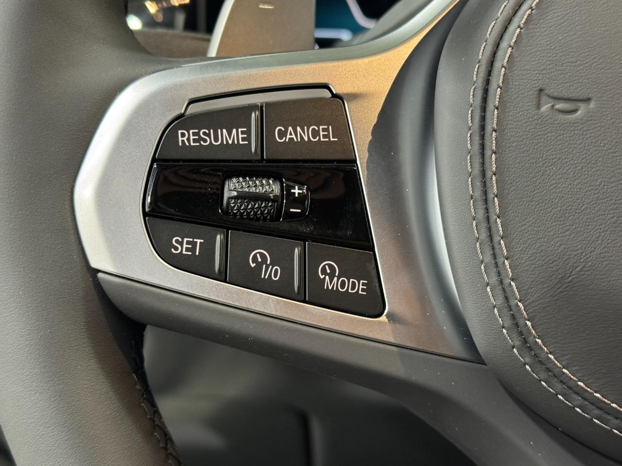 BMW X5 Vehicle Full-screen Gallery Image 33