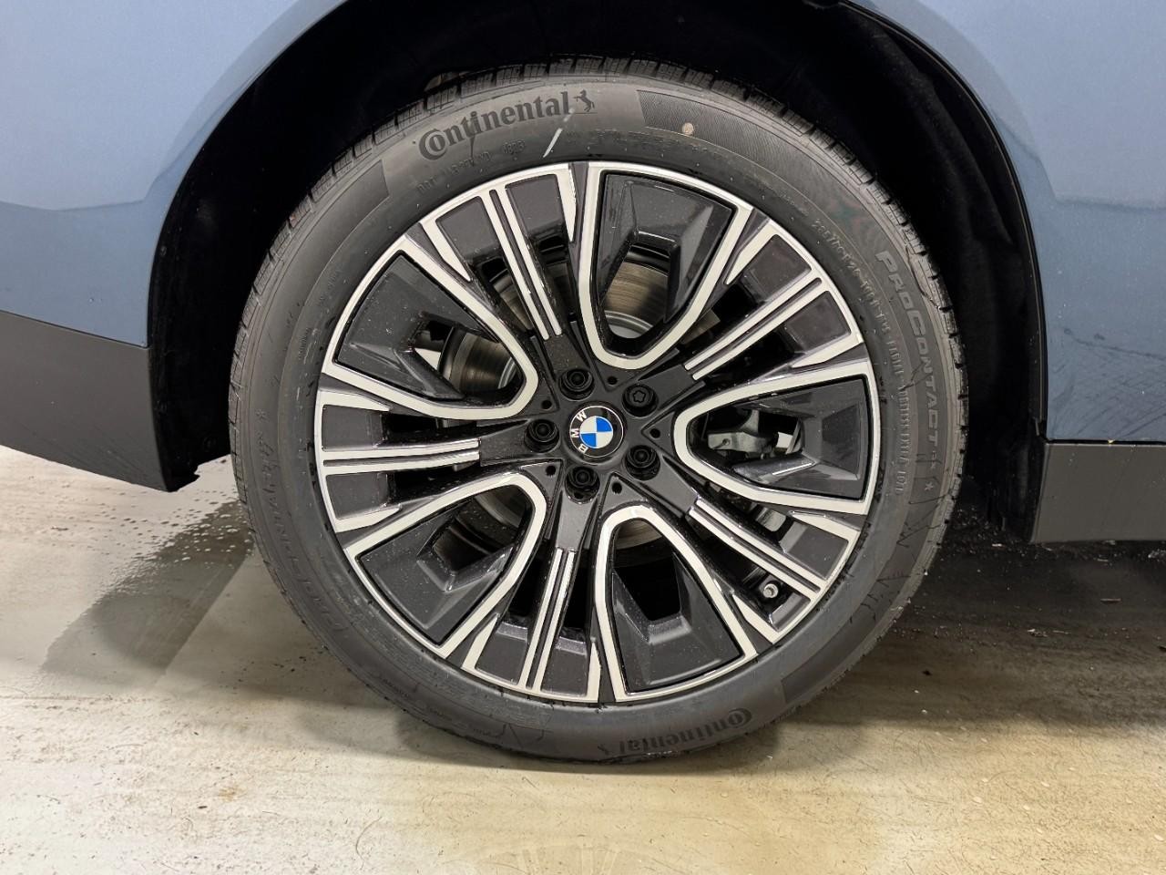 BMW X3 Vehicle Full-screen Gallery Image 5