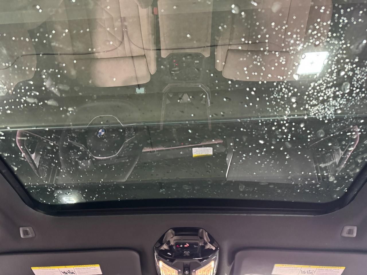 BMW X3 Vehicle Full-screen Gallery Image 11