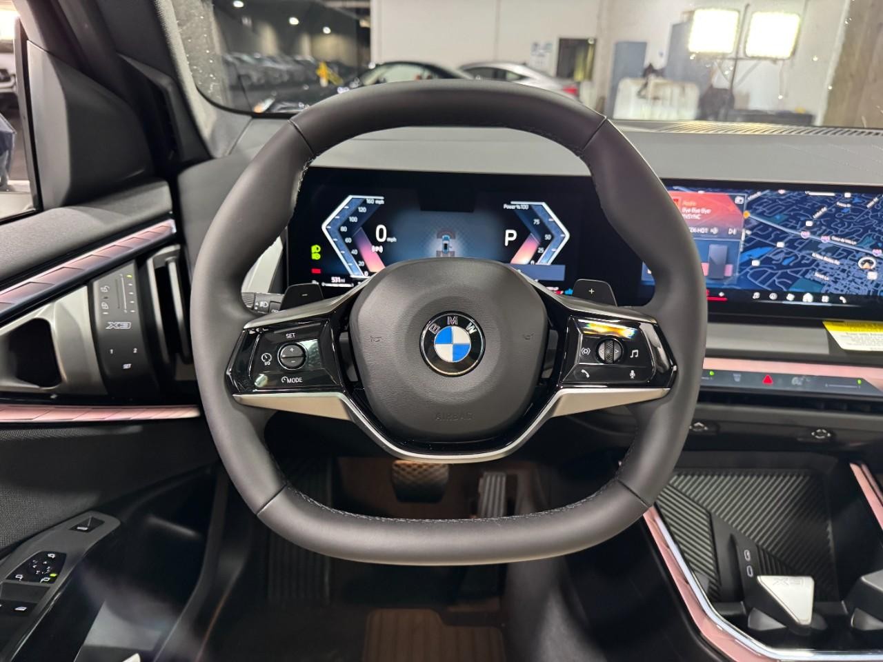 BMW X3 Vehicle Full-screen Gallery Image 13