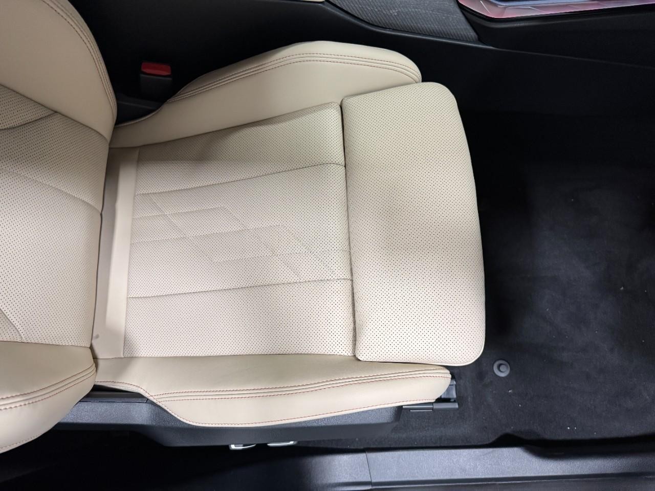 BMW X3 Vehicle Full-screen Gallery Image 18