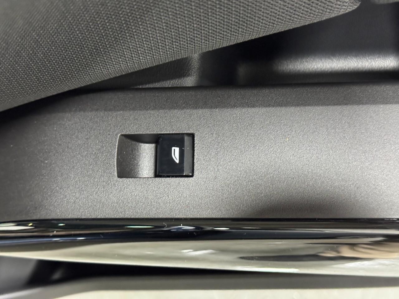 BMW X3 Vehicle Full-screen Gallery Image 21