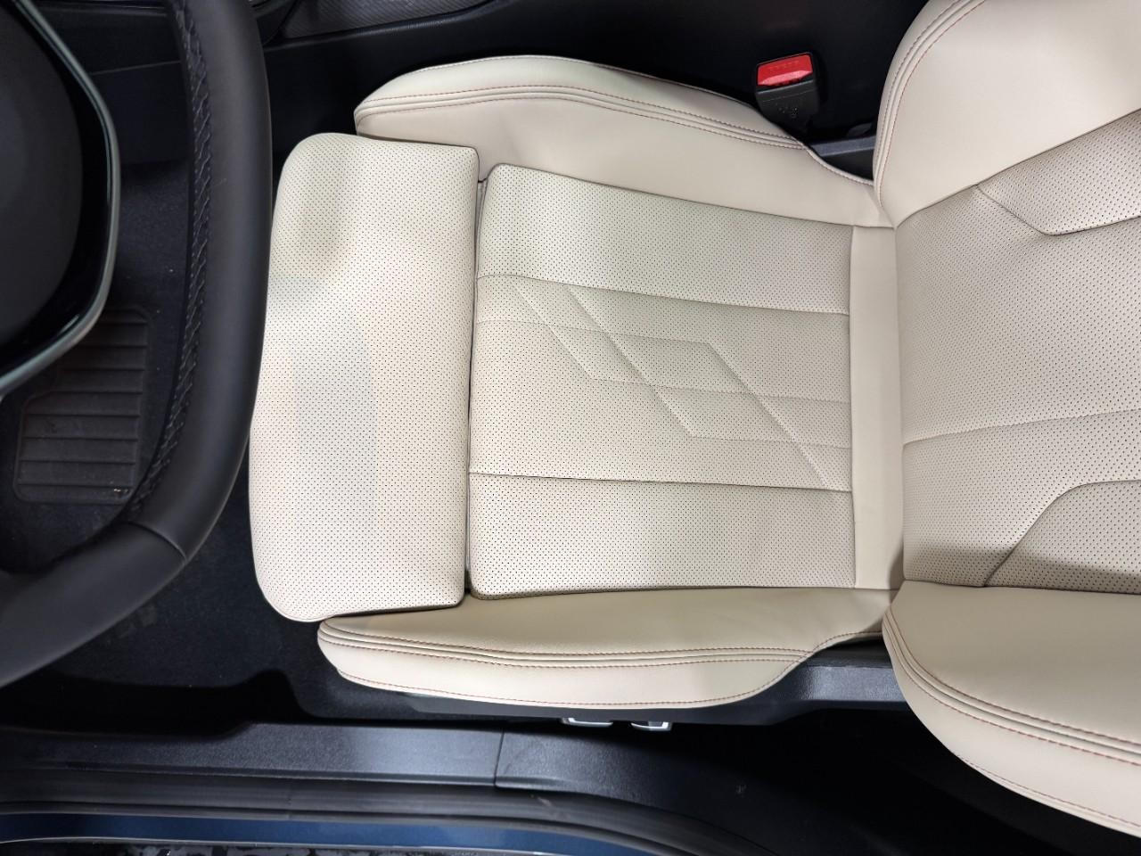 BMW X3 Vehicle Full-screen Gallery Image 25