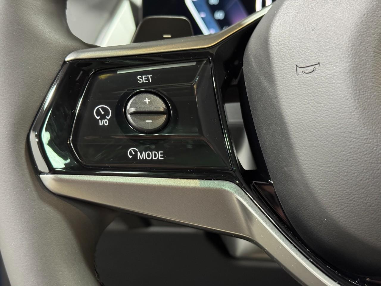 BMW X3 Vehicle Full-screen Gallery Image 27