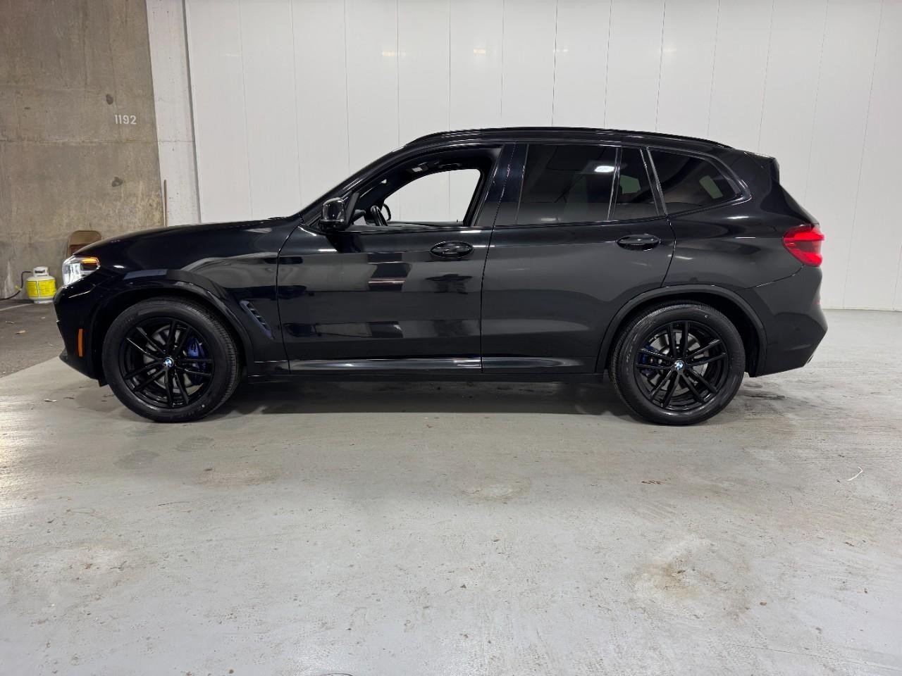 BMW X3 Vehicle Full-screen Gallery Image 2