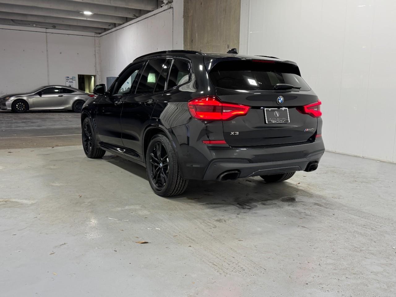 BMW X3 Vehicle Full-screen Gallery Image 3