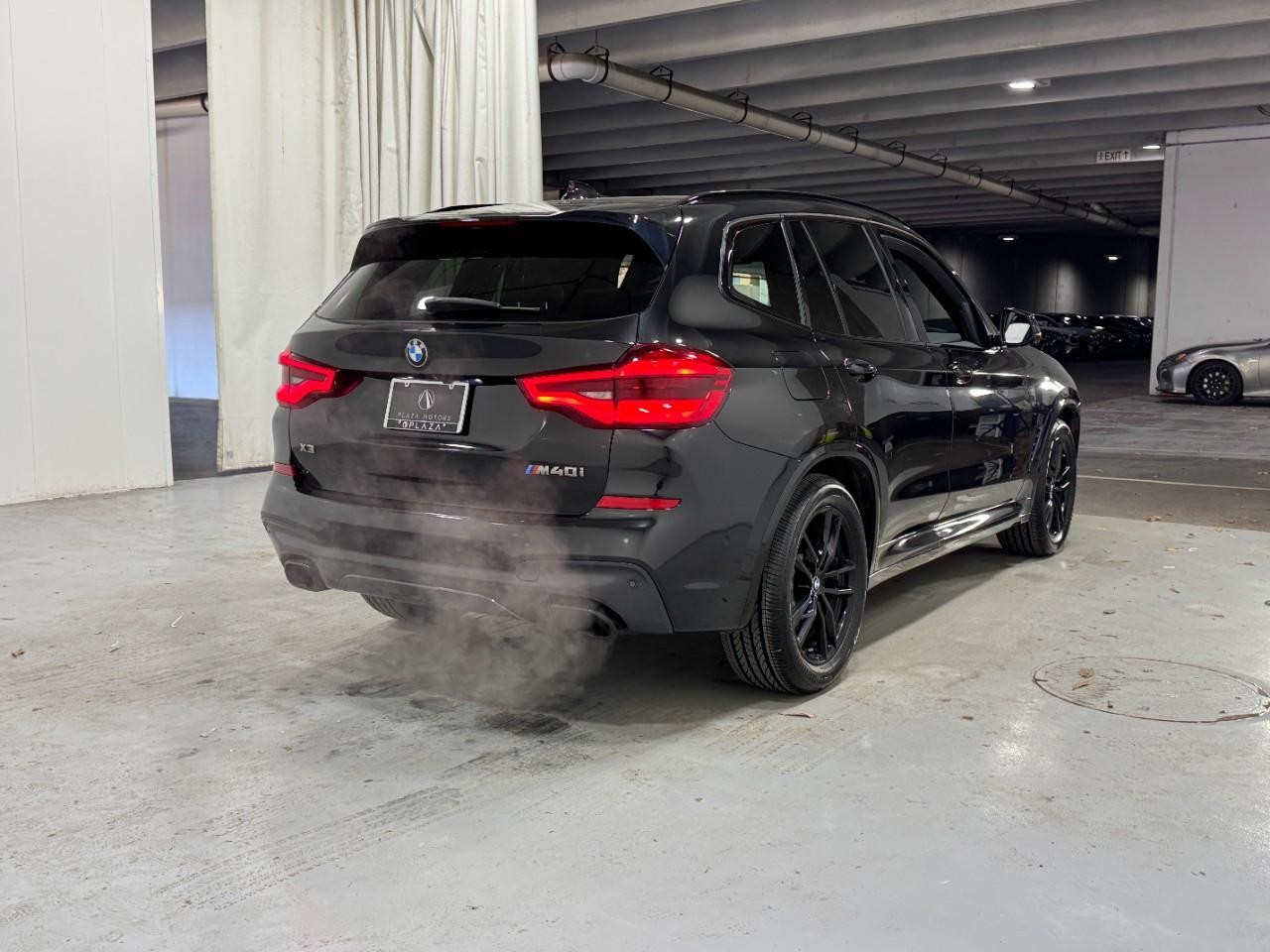 BMW X3 Vehicle Full-screen Gallery Image 4